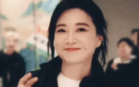 贾玲好迷人引发热议：才华横溢的她，成为娱乐圈璀璨之星