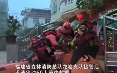 #乡亲们 别怕 我们来了！致敬在暴风雨中所有守护的力量#-#乡亲们 别怕 我们来了!致敬在线阅读