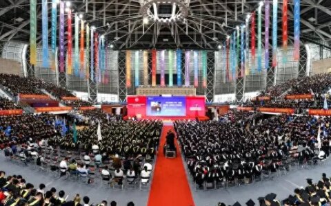 东南大学毕业典礼惊喜不断，健康礼物别出心裁！-东南大学毕业演讲视频