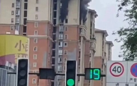 太惨了！宜宾一居民楼发生火灾，17岁少年被迫从22楼跳下-四川宜宾发生一起命案