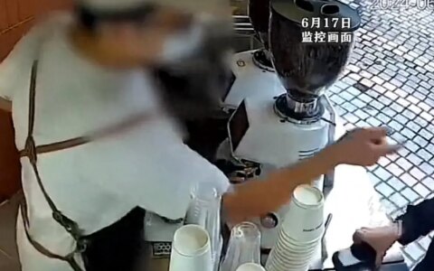 闹大了！上海Manner咖啡冲突：男店员掌掴女顾客，网友热议！-manner咖啡上班怎么样
