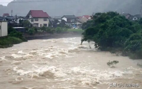 天空哭泣！南方多地暴雨成灾，紫黄极大雨带引发洪涝，抗洪进行中-南方暴雨视频