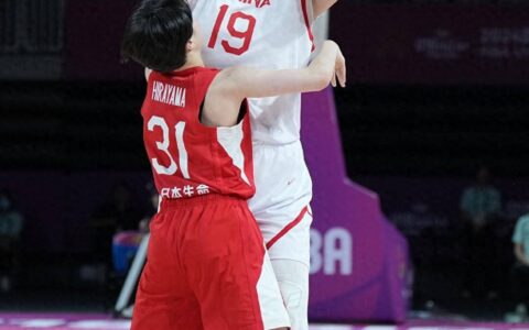 张子宇父亲2.13米&母亲1.98米 两人从小要求张子宇学业不能荒废-张子宇几岁了