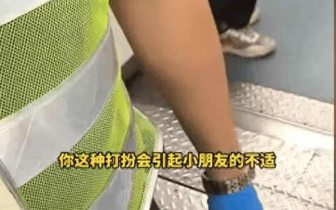 原创
            女coser乘地铁被要求卸妆：建议打车吧，地铁不是你们的表演场-地铁上化妆事件