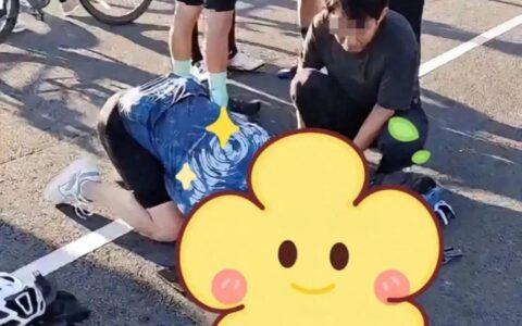 男孩骑行摔倒惨遭对向机动车碾压！司机被掐脖下跪谢罪，隐情曝光-男子骑自行车摔倒,睾丸直接掉出来了